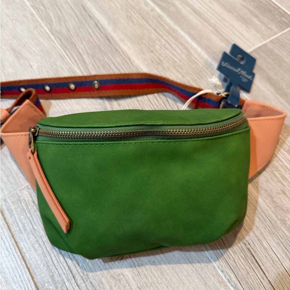 Universal Thread crossbody